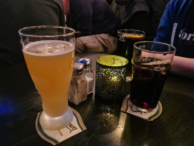 Tudor Arms Pub and Restaurant - Gastronomi och hotellverksamhet