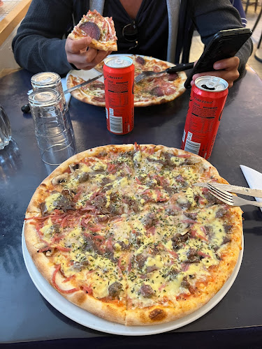 Pizzeria 13 - Gastronomi och hotellverksamhet