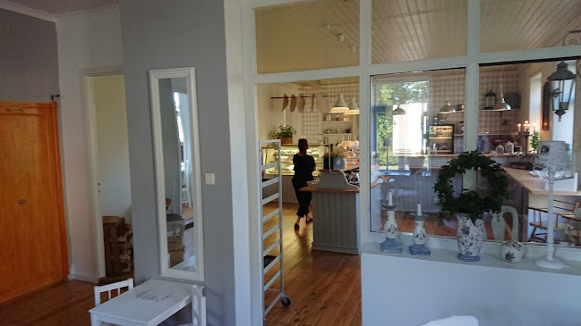 Bruks cafe Phone number