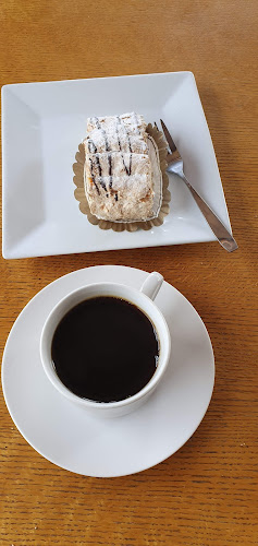 Bellas Café - Gastronomi och hotellverksamhet