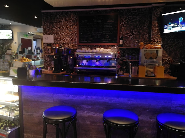 Cozy Corner Café - Gastronomi och hotellverksamhet