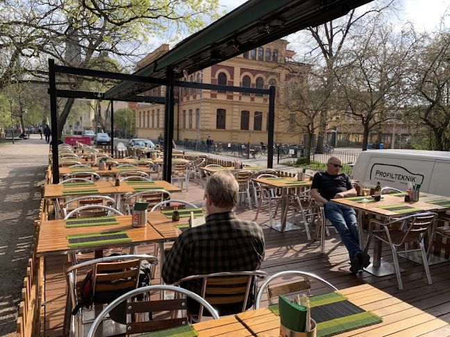 Comments and reviews of GinnDee Sushi & Wok