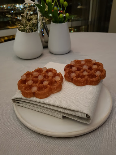 Upper House Bar Open Times