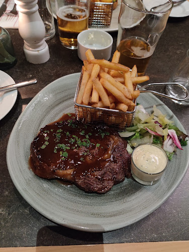 The Social Bar & Bistro - Gastronomi och hotellverksamhet