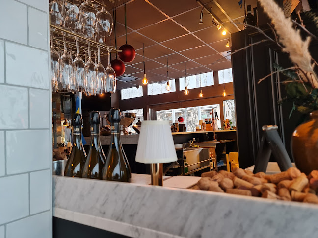 Restaurang Tybble / pizzeria och kvarterskrog - Gastronomi och hotellverksamhet