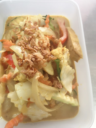 Krua Charoen - Gastronomi och hotellverksamhet