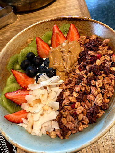 Comentarii opinii despre Bellis Café & Cocktails