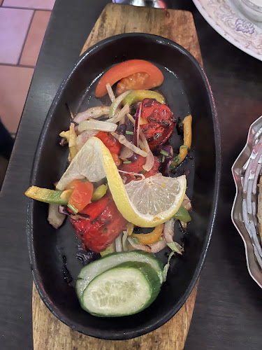 Lilla Karachi - Gastronomi och hotellverksamhet