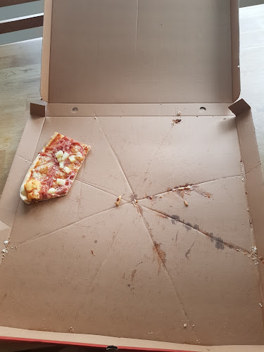 Rossi Pizzeria - Gastronomi och hotellverksamhet