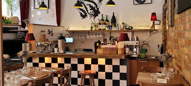 Mamadou - Gastronomi och hotellverksamhet