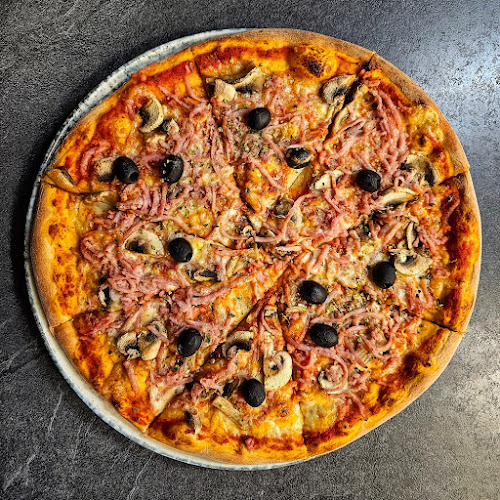 Opinii despre Lilla Farsta Restaurang & Pizzeria în Farsta - Gastronomi och hotellverksamhet