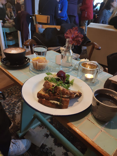 Babettes Kafferi & Bageri Open Times