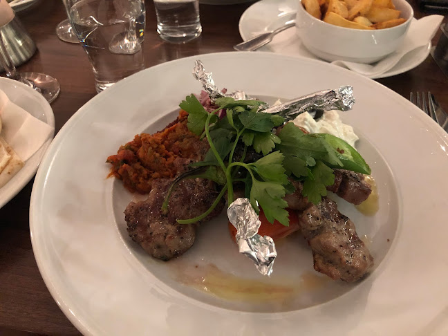 Sommarro Restaurant & Pizzeria - Gastronomi och hotellverksamhet