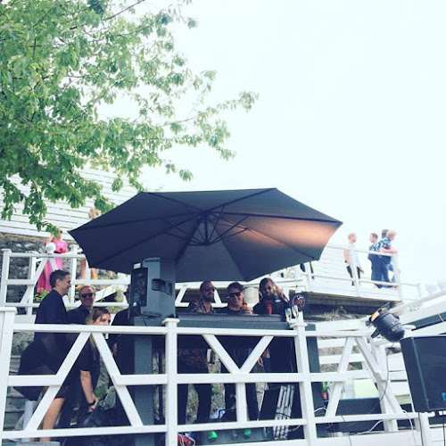 Waterfront restaurang beach bar