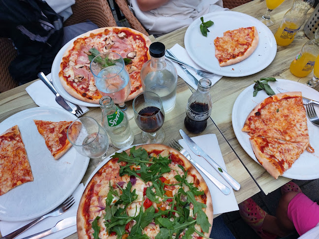 Trattoria La Pizza Open Times