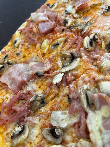 Opinii despre Lilla Bas Pizzeria în Farsta - Gastronomi och hotellverksamhet