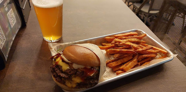 Opinii despre BOO Burgers & Barbecue City în Stockholm - Gastronomi och hotellverksamhet