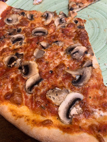 Pizzeria Ferrari Open Times