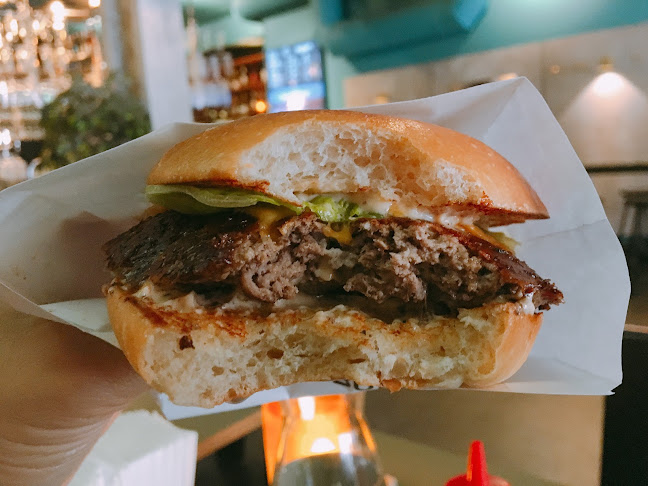 Phil's Burger Götgatan Open Times