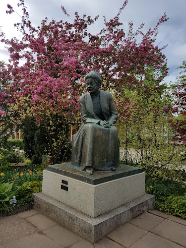 Comments and reviews of Sibylla