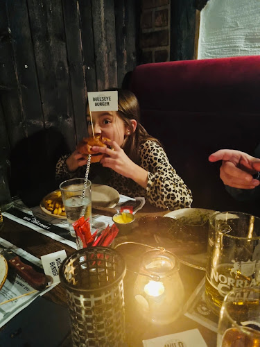 Bullseye Saloon - Gastronomi och hotellverksamhet