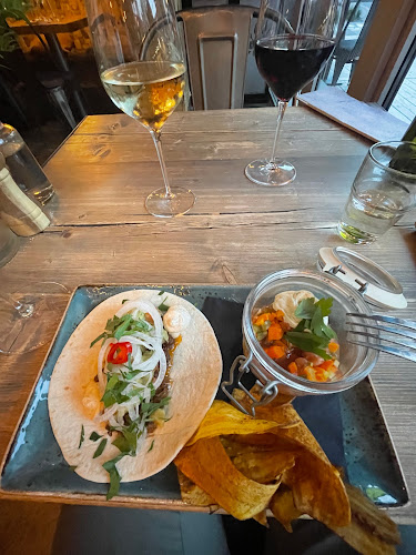 Comments and reviews of Republiken