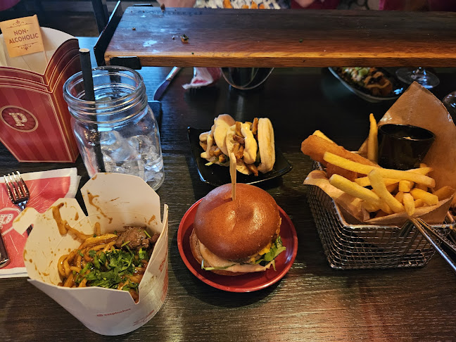 Pinchos - Gastronomi och hotellverksamhet