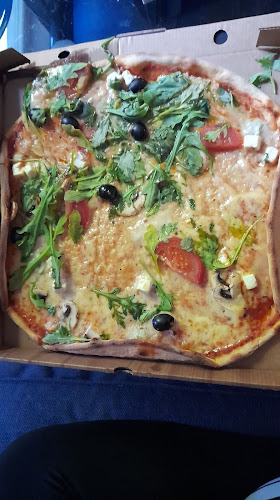 Lilla Bas Pizzeria - Gastronomi och hotellverksamhet
