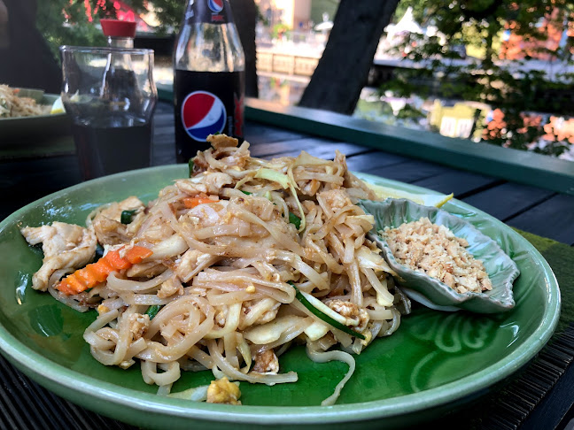 Comments and reviews of GinnDee Sushi & Wok