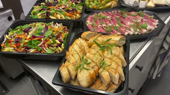 Gelateria Amore - Gastronomi och hotellverksamhet