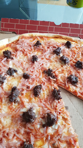 Rossi Pizzeria - Gastronomi och hotellverksamhet