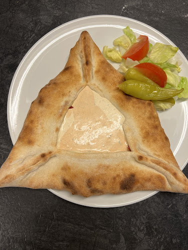 Piccolo Mondo Pizzeria - Gastronomi och hotellverksamhet