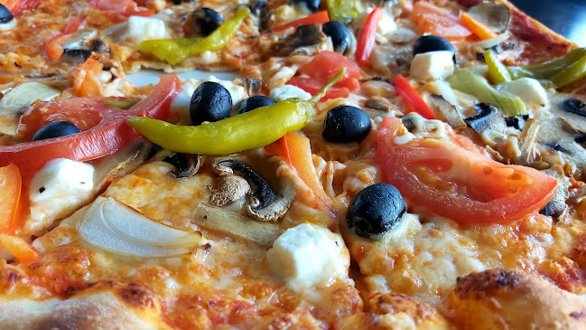 Opinii despre Maxi Café Mor Märtas în Karlskoga - Gastronomi och hotellverksamhet