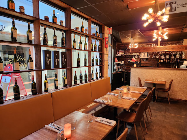 Bella Luna Italiana Restaurang - Gastronomi och hotellverksamhet