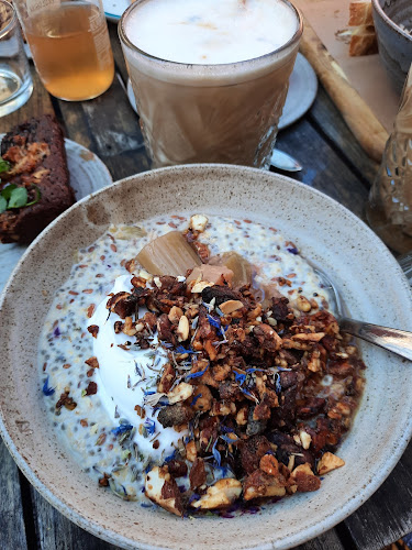 Bruket kaffebar - Gastronomi och hotellverksamhet