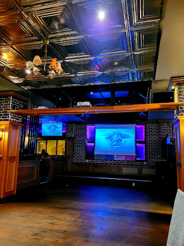 Lollis Restaurant & Bar