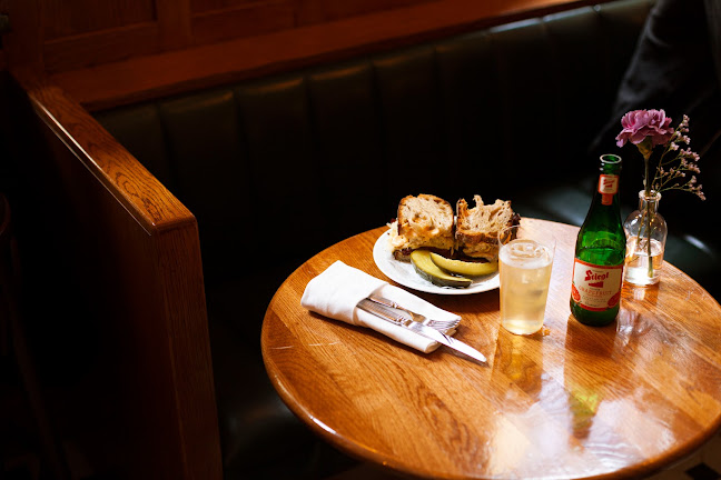 Comments and reviews of Schmaltz Bar & Delicatessen