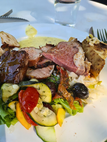 Reviews of Lindelöv Gräfsnäs slottscafé in Sollebrunn - Gastronomi och hotellverksamhet