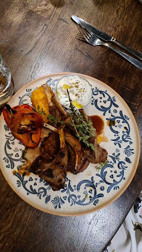 GREKISKA grill & bar - Gastronomi och hotellverksamhet