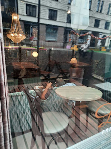 Le Croissant cafe - Gastronomi och hotellverksamhet