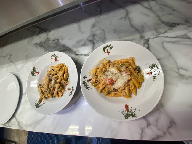 Pizzeria Arena - Gastronomi och hotellverksamhet