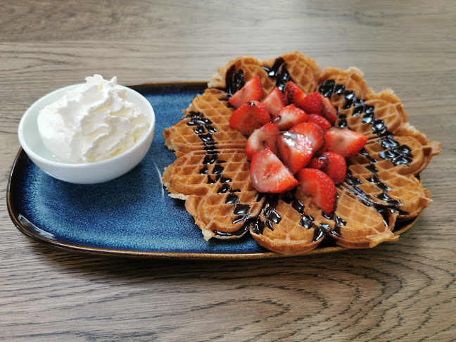 Villa Beddingestrand & Våffelcafé - Gastronomi och hotellverksamhet