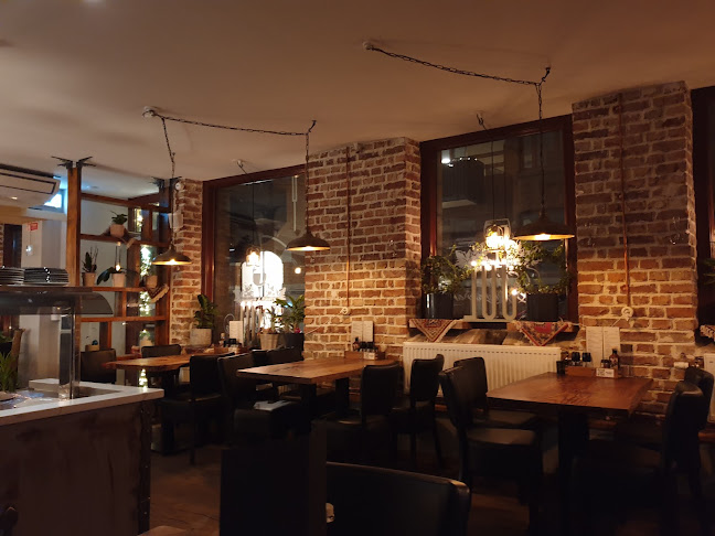 Shiraz - Gastronomi och hotellverksamhet