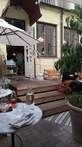 Comentarii opinii despre Julie Vinbar