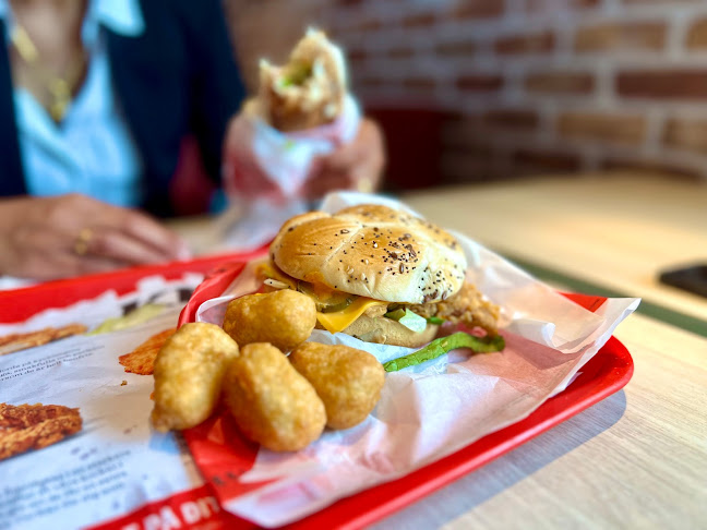 KFC - Gastronomi och hotellverksamhet