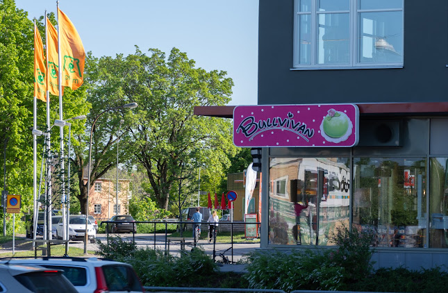 Bullis på öster (Bullvivans Konditori)