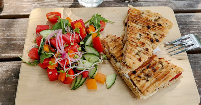 Opinii despre Väddö Gårdsmejeri - Gårdsbutik & Café în Väddö - Gastronomi och hotellverksamhet