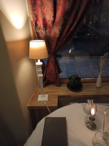 Tiflisi - Gastronomi och hotellverksamhet