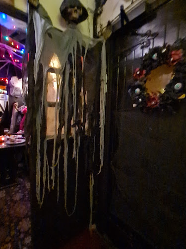 Tudor Arms Pub and Restaurant - Gastronomi och hotellverksamhet