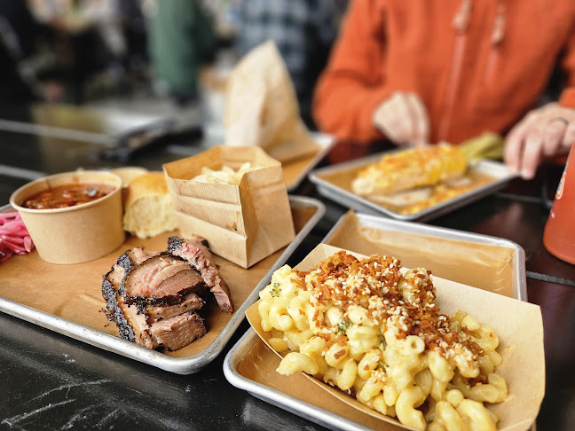 Holy Smoke BBQ - Gastronomi och hotellverksamhet